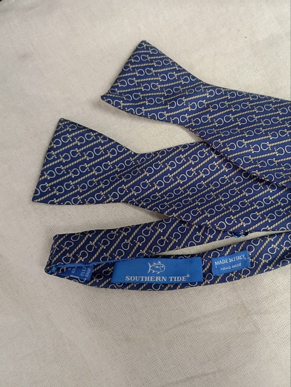 ❤️NWOT SOUTHERN TIDE Italy Royal Blue Horsebit Pattern Silk Bowtie Bow Tie
